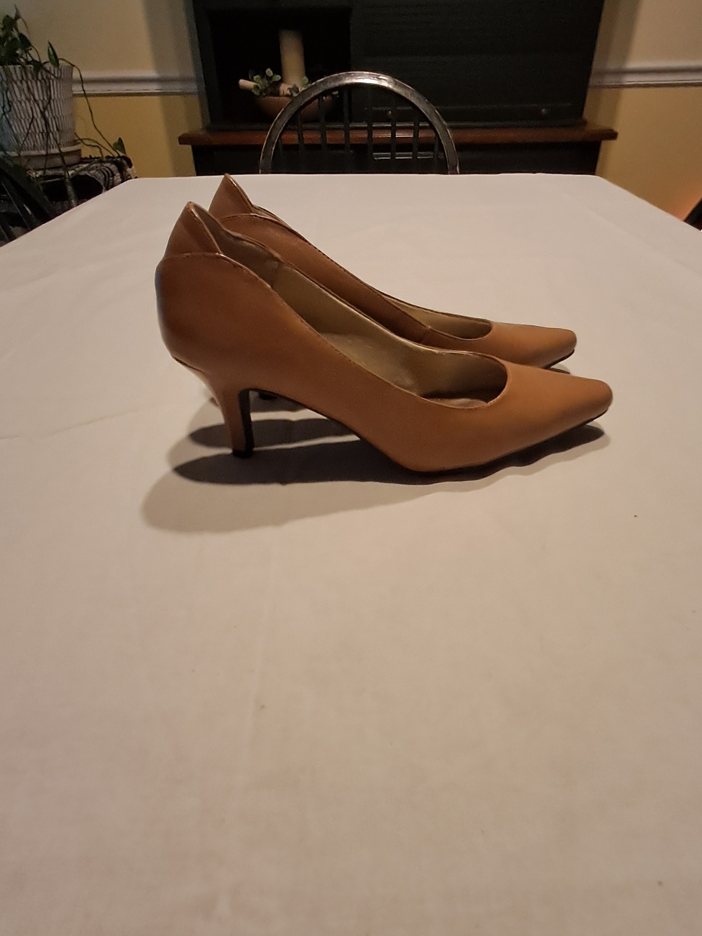 Life Stride Classic Tan Women's Pointed-Toe Pumps Size 8M